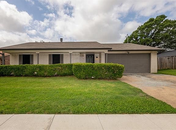 4th image of 702 Irish Glen Dr