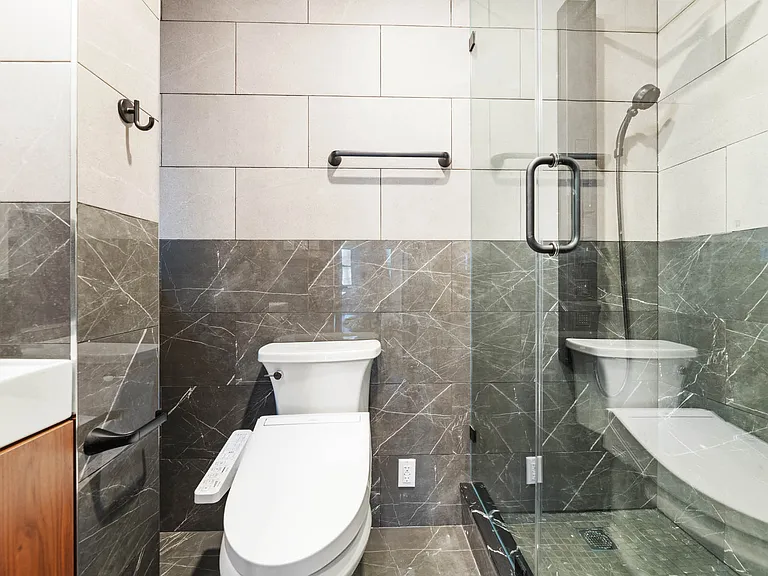 437 W 46th St #5FW — Photo 4