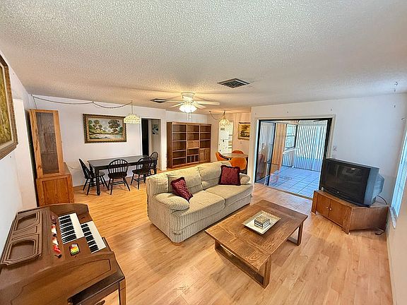 3rd image of 3112 Vivienda Blvd