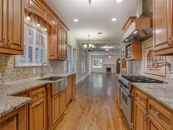 2nd image of 4417 Potomac Ave