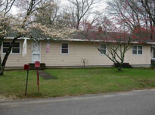 16 Spruce Dr, Scituate, RI 02831