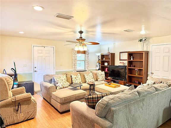 5th image of 1010 Barbara Dr