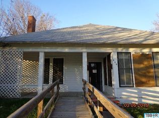 610 E Main St, Cameron, TX 76520