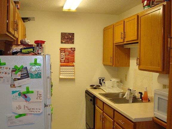 4th image of 921 32nd Ave S APT 5