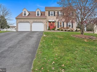 70 Brookfield Dr, Ephrata, PA 17522