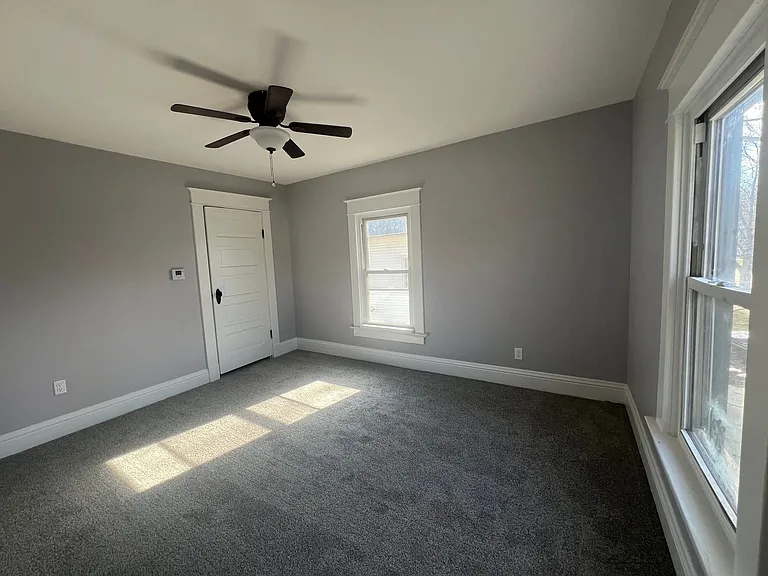2415 Farnam St — Photo 7