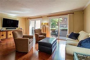 3 bed, 3.5 bath, 2600 sqft, $3,700 — Photo 3