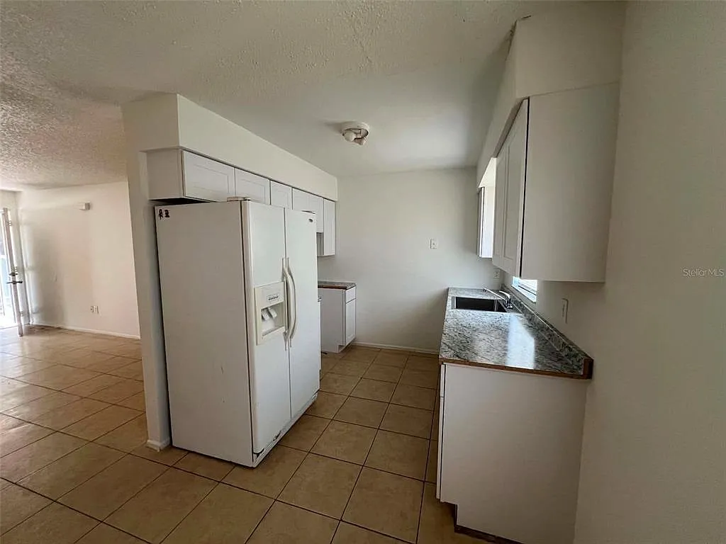 4 bed, 2.0 bath, 1300 sqft, $2,250 — Photo 3