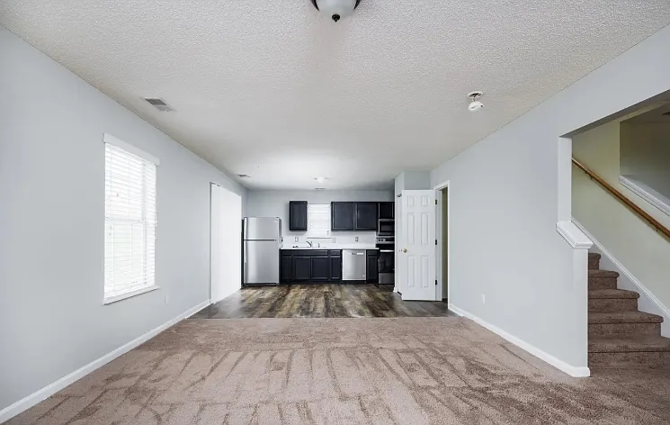120 Katrina Ct — Photo 6