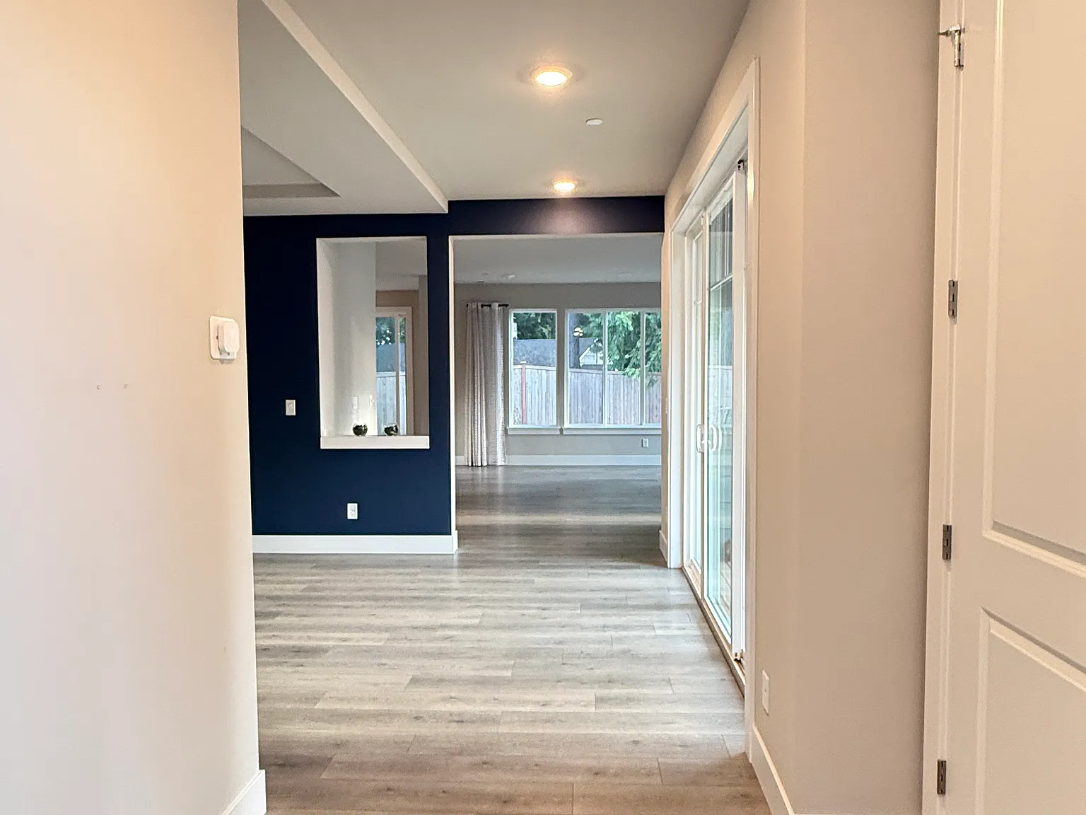 5 bed, 3590 sqft, $4,995 — Photo 3