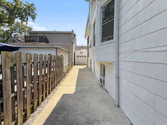 2nd image of 5005 W Eddy St