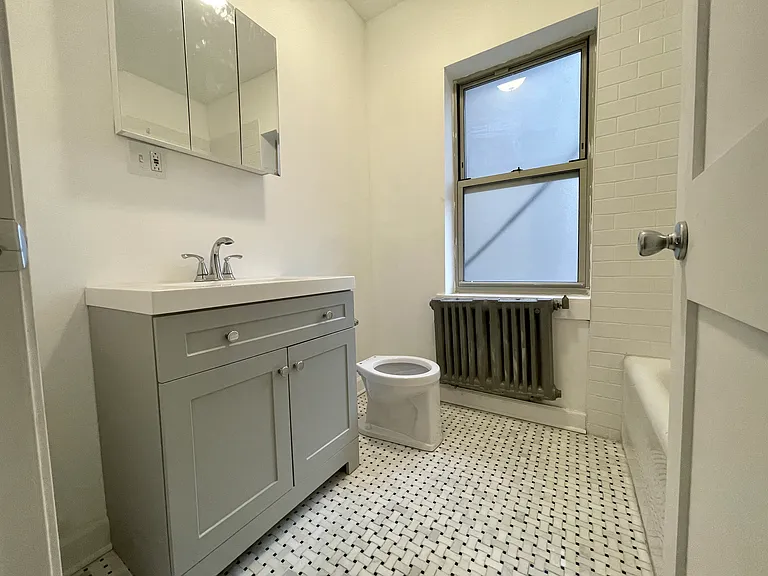1446 W Winnemac Ave #1B — Photo 9