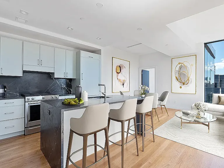 544 4th Ave #10E — Photo 2