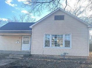 513 W 3rd St, Chanute, KS 66720