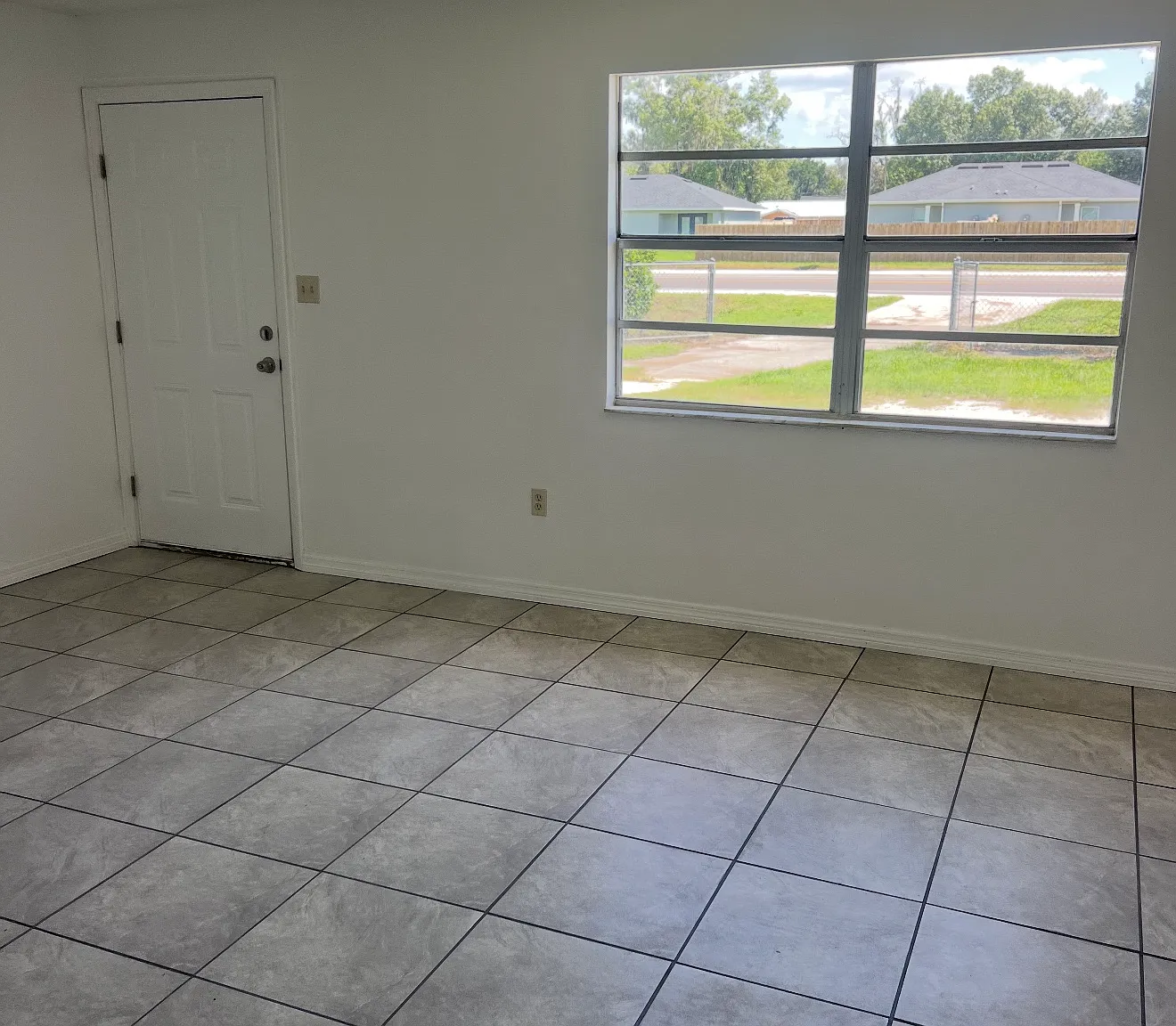 2 bed, $1,300 — Photo 2