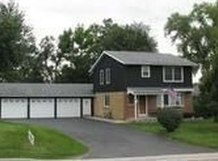 1040 E Bonner Rd, Wauconda, IL 60084