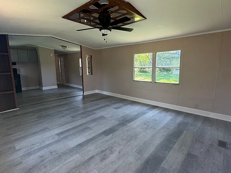 4030 Kennedy Rd — Photo 2