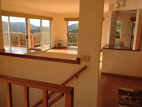 3rd image of 27560 Mooncrest Dr
