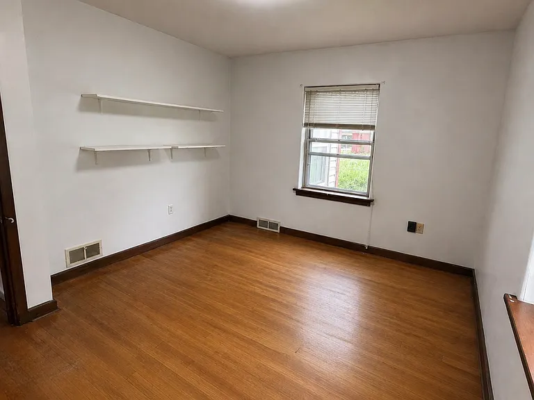 54 Oak Ave — Photo 5