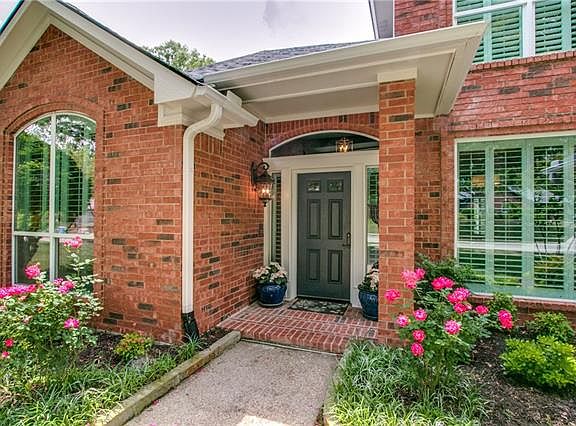 4th image of 1317 Oakwood Ct