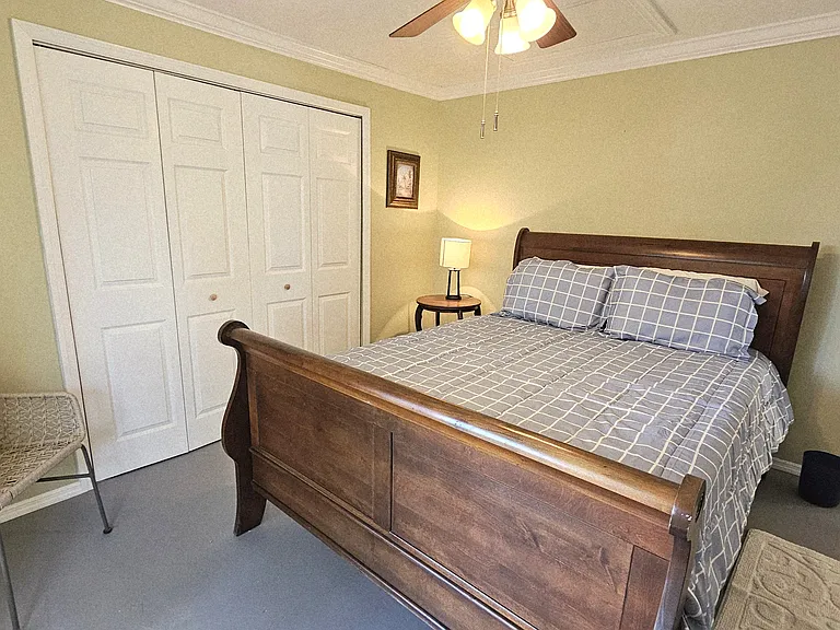 Master bedroom-Queen