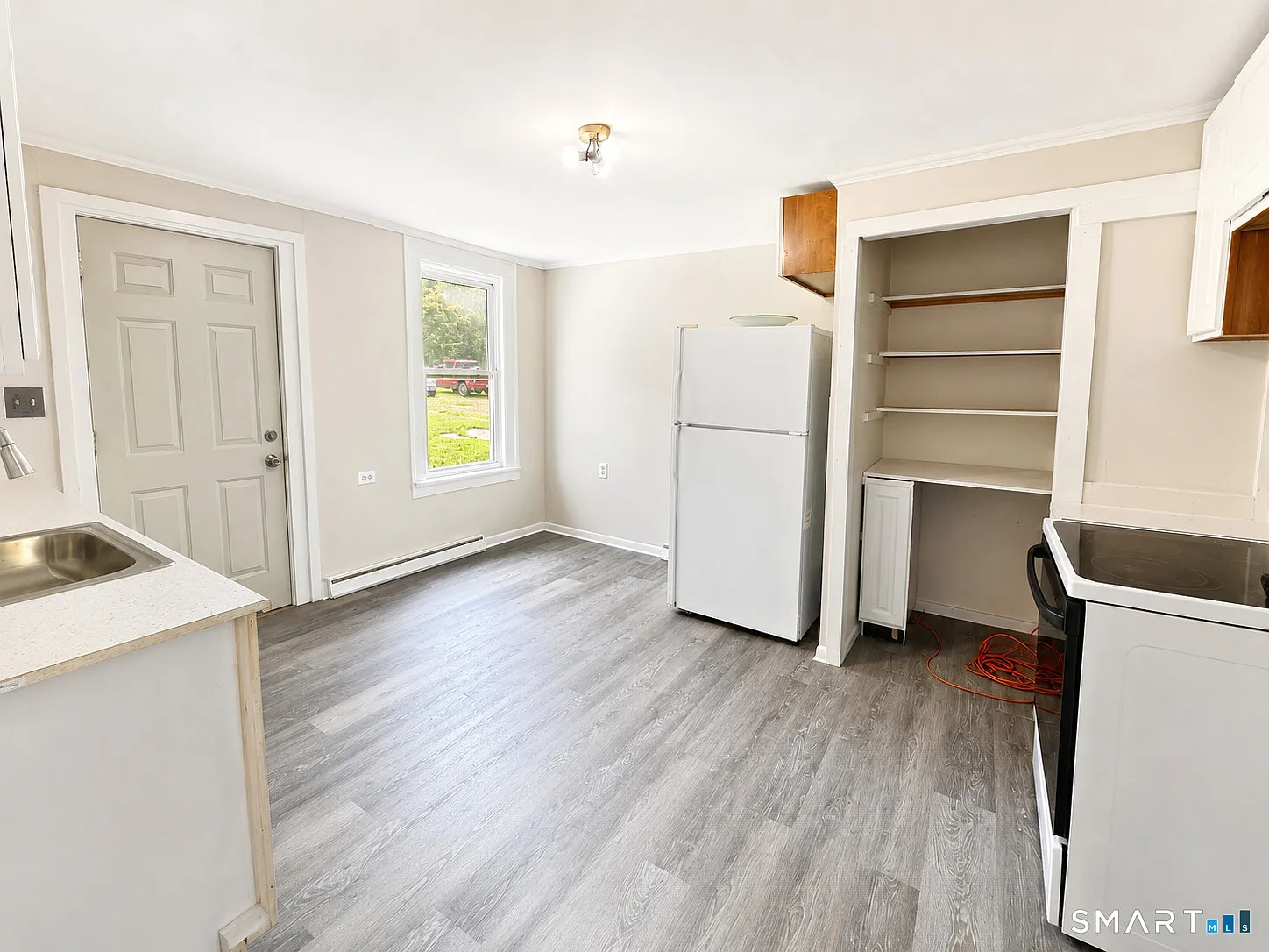 2 bed, 1.0 bath, 4386 sqft, $2,000 — Photo 2