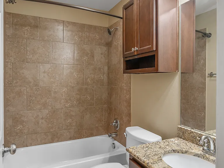1702 Avondale Ct — Photo 9