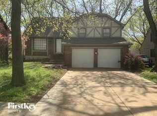 2009 E Jamestown Dr, Olathe, KS 66062