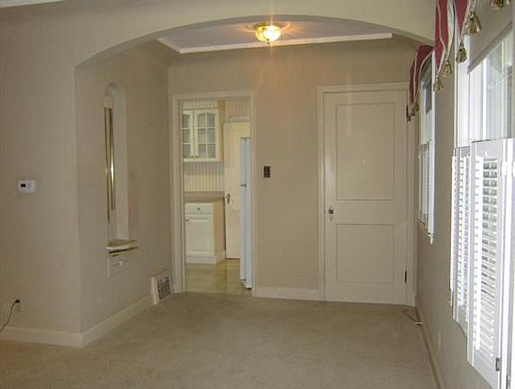 5th image of 2029 E Ave NE