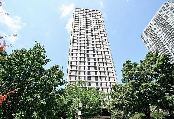 2nd image of 1960 N Lincoln Park W APT 1105