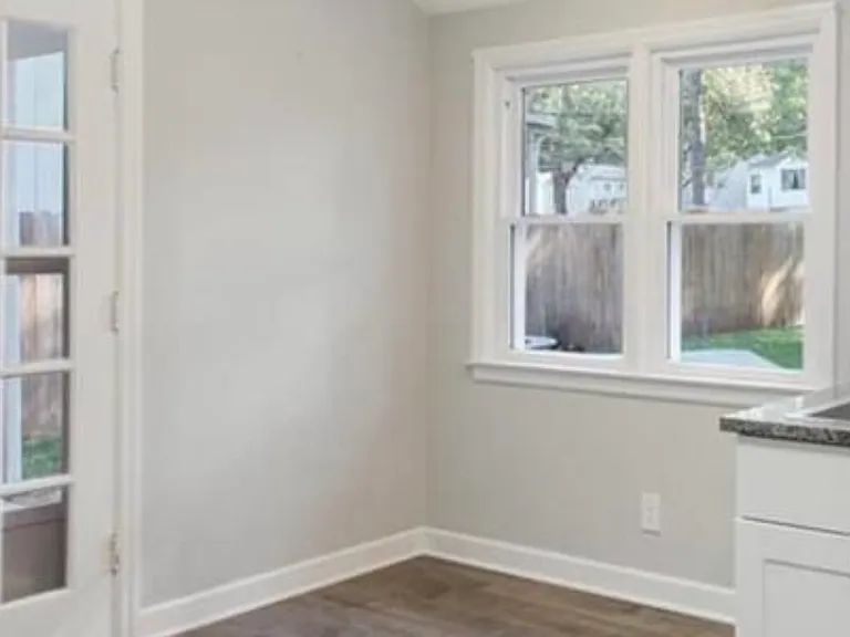 7933 Jefferson St — Photo 15