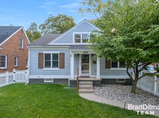 1044 Breton Rd SE, East Grand Rapids, MI 49506