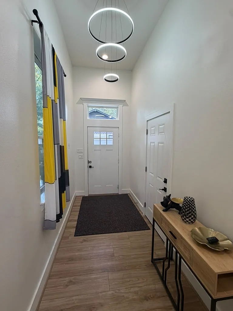 4 bed, 3.5 bath, 2408 sqft, $3,300 — Photo 3
