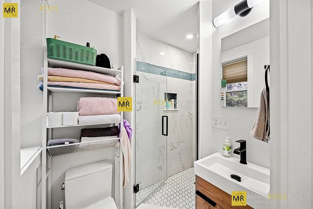 2 bed, 1.0 bath, $3,700 — Photo 3