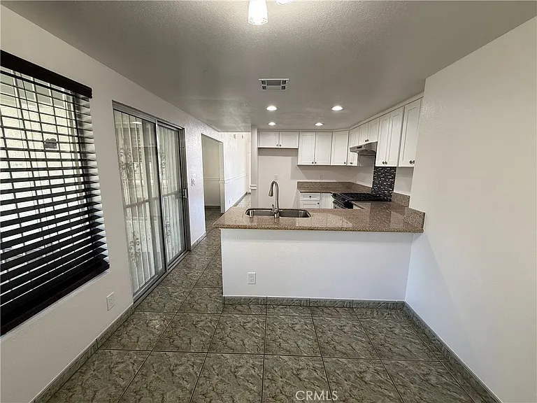 834 Shana Ct — Photo 16