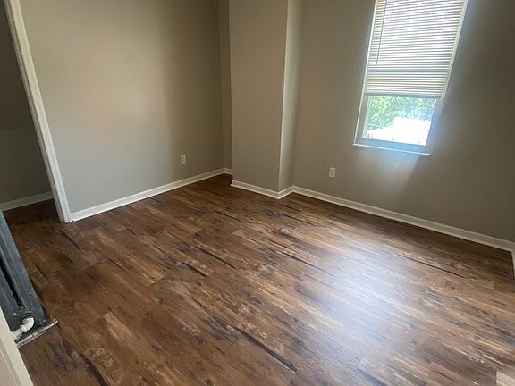 4th image of 430 Greenfield Ave APT 302