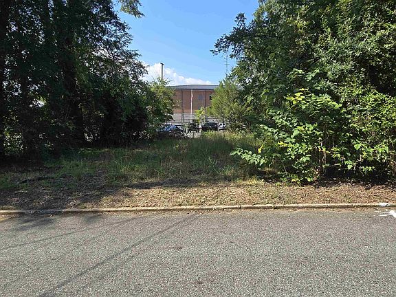 2nd image of 2 Cherry St