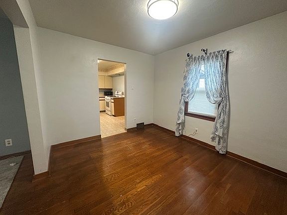 3rd image of 427 Fell St