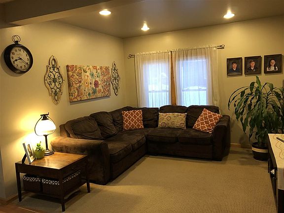 5th image of 525 Balsam St