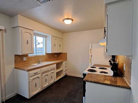 2nd image of 1022 W Clinton Ave Unit 104