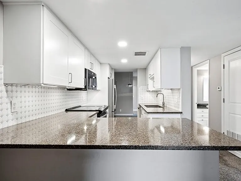 5955 E 10th Ave #409 — Photo 12