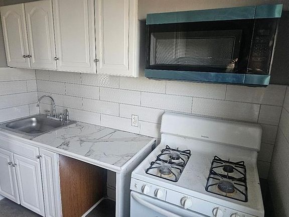 4th image of 170 Buffinton St #2