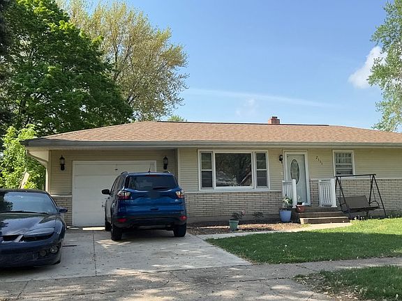 2nd image of 2111 Devon Ave