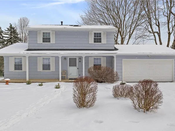 30 Chipping Rdg, Fairport, NY 14450