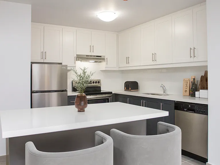 4 Antrim Cres — Photo 1
