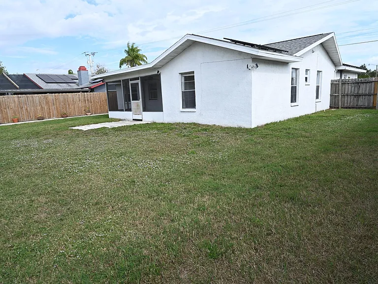 6524 Mauna Loa Blvd — Photo 16