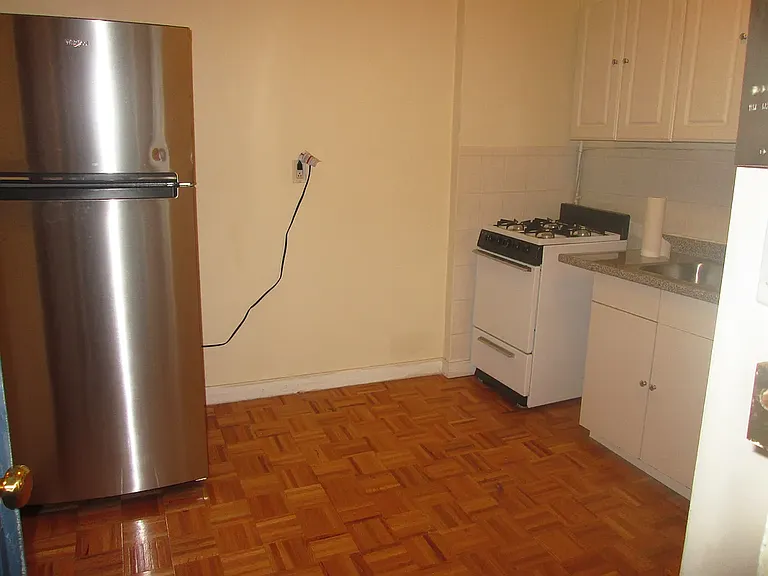 1433 1st Ave #4N — Photo 3