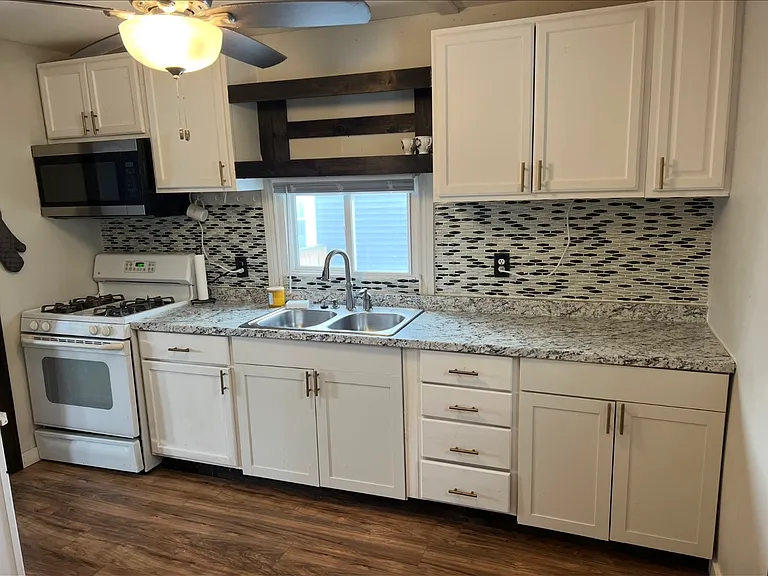 807 Concord Ln #811 — Photo 3