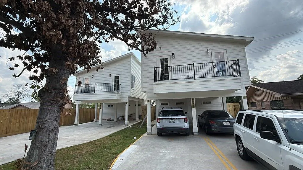 3 bed, 2.5 bath, $1,750 — Photo 1