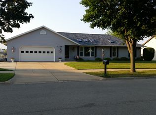 1170 Meadow View Ln, De Pere, WI 54115